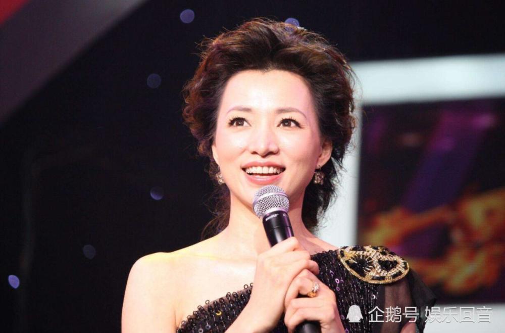 比董卿学历还高的央视主持,改国籍嫁老外,如今回国当单身母亲
