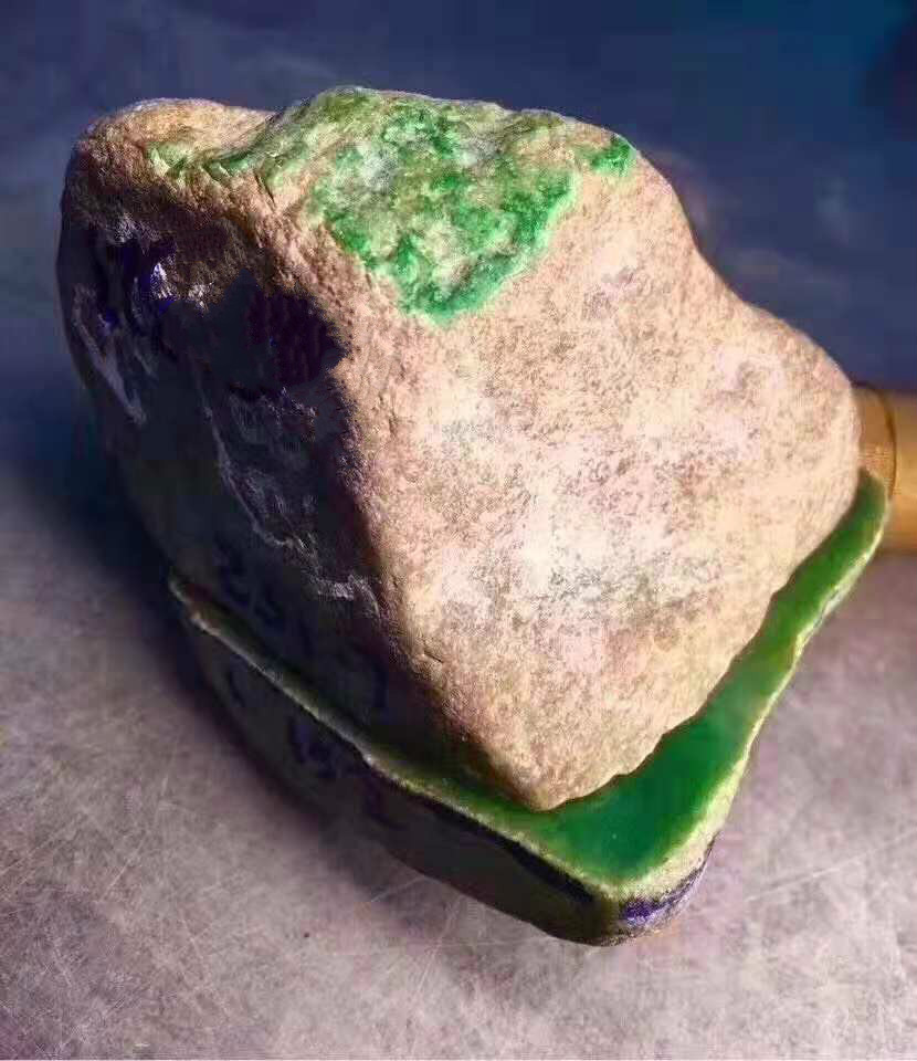 缅甸翡翠玉石,看翡翠图片能鉴别真假价值范围吗?有什么建议吗?