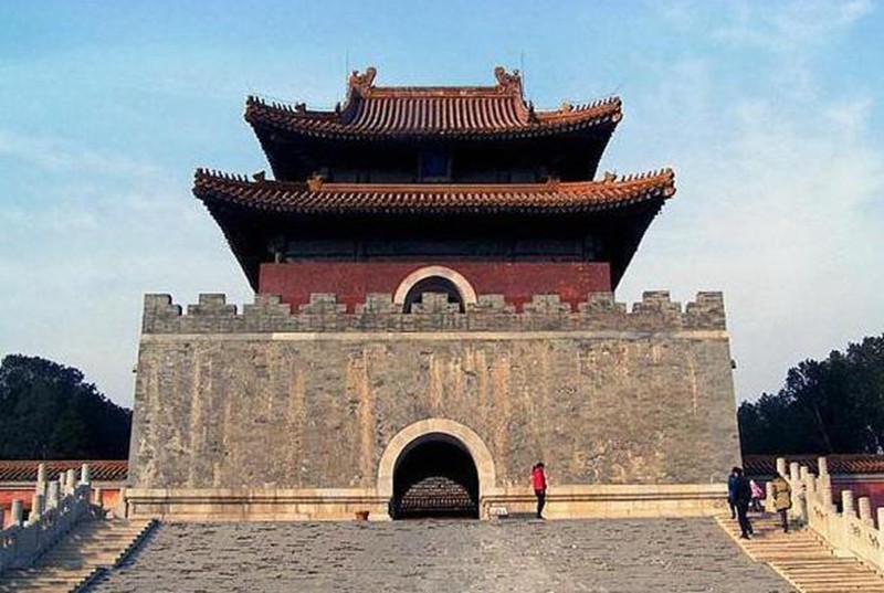 实拍光绪陵与溥仪墓:仅一墙之隔,一个壮观,一个简单引