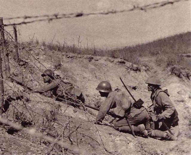 日军举起竹棍被国军狙击手打断：衡阳141阵地的1天激战