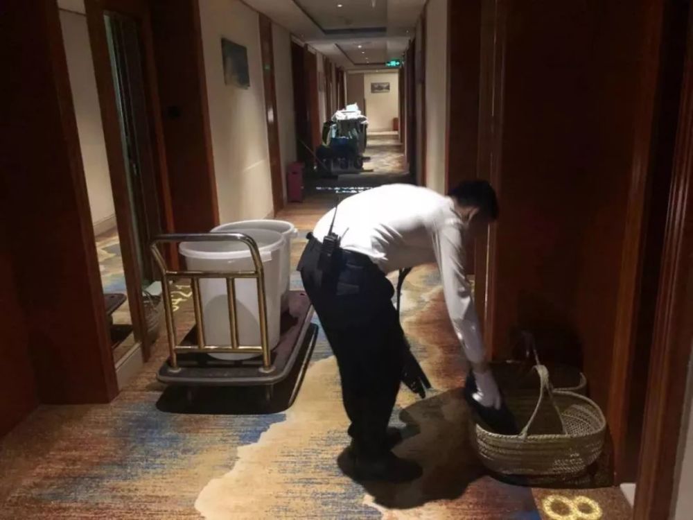 比如将杯具等统一消毒管理,进行流水线监控,提高对房间清洁服务的监管