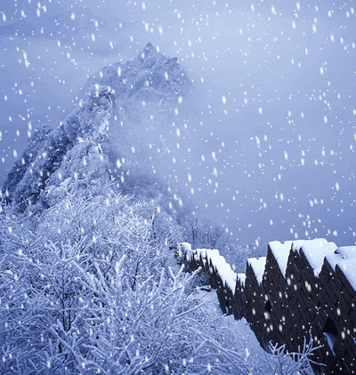 此时,由于天气寒冷,降水形式由雨变为雪,但还不到大雪纷飞的时节,所以