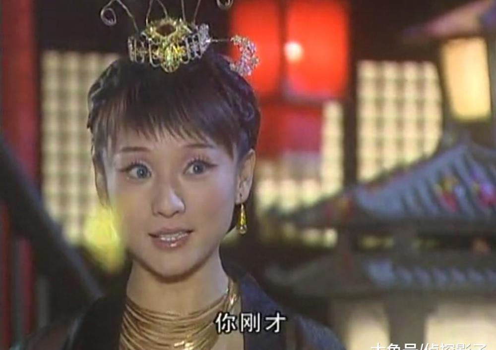 戴一脖子项链的古装女子,轻水淡雅,琴娘妖娆,拈花王后