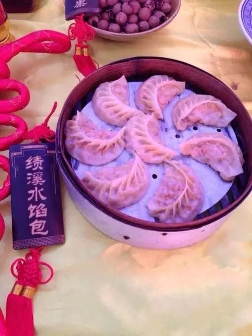绩溪水馅包是徽州绩溪一带的特色风味小吃,也是每个