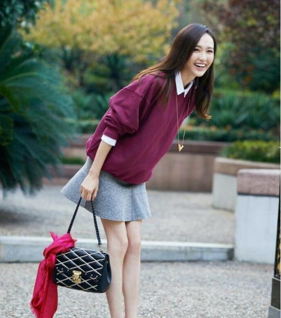 唐嫣婚后首晒生活照,比心微笑甜美可人,衣服上的图案才是亮点