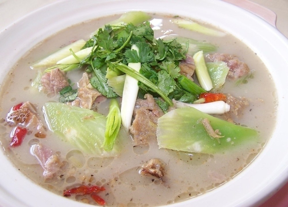 炖羊肉汤,这两味调料万万别放,否则汤不鲜还没营养,炖