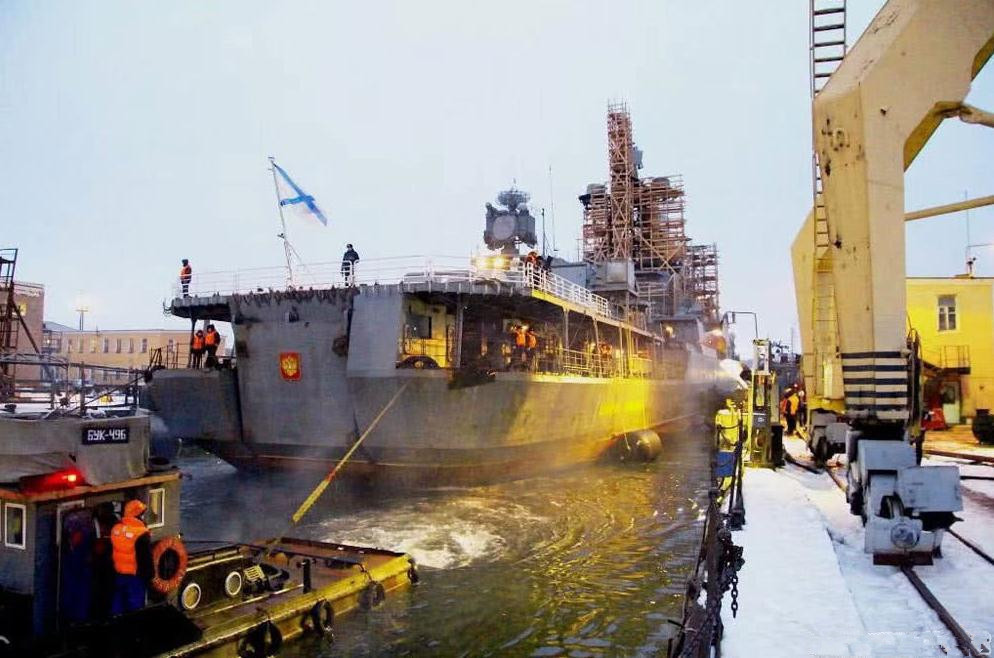 7400吨驱逐舰,六年未修好寿命将尽,工人全被调