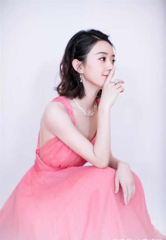 元气少女赵丽颖,真的很喜欢穿粉红色!