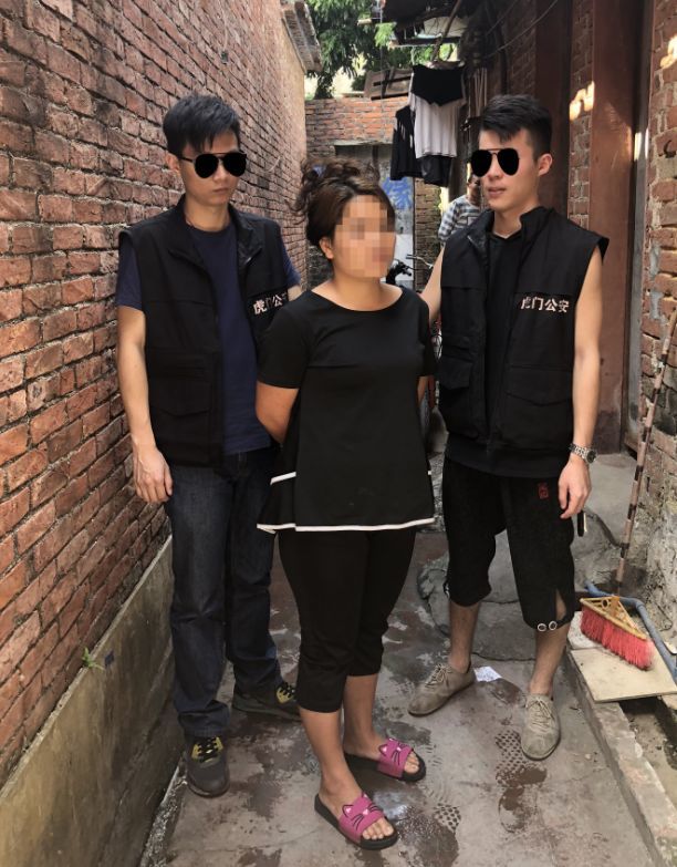 目前,犯罪嫌疑人谢某丹因涉嫌抢劫已被依法刑事拘留,案件在进一步审理