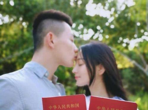张馨予更博回应怀孕传闻，图文背后暗藏玄机，幸福就好啊