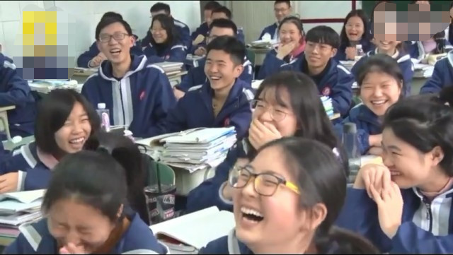 奇葩老师上课"不务正业",上课公然教学生放屁,学生笑趴在课桌