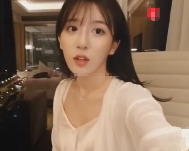 呆妹儿被气的关"美颜",当看到素颜的她,直播间都炸了