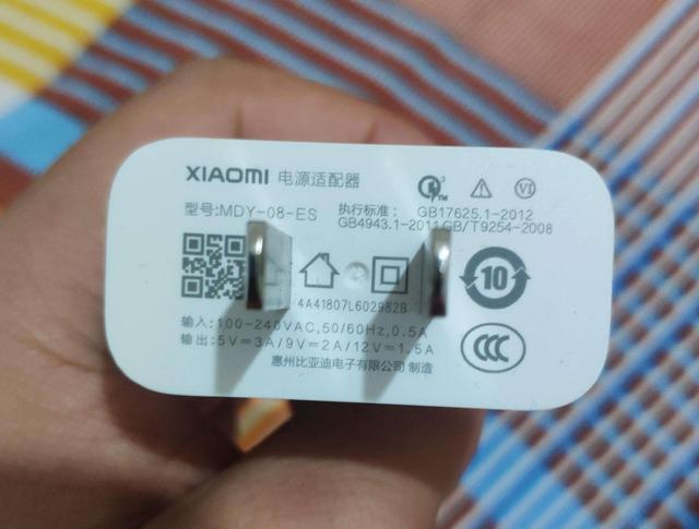 小米8支持QC4.0快充,却配备QC3.0充电头,这就