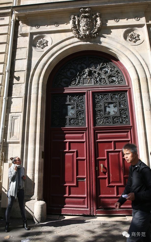 金·卡戴珊被抢7000万珠宝,外媒说因为她太爱