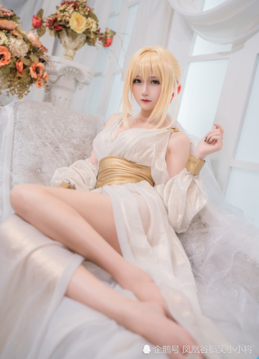 尼禄cos精灵女王,一身透明丝装惹人目,网友:奶思!