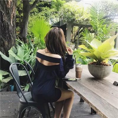 女生背景头像/超拽帅气,用自己喜欢的方式去过一生