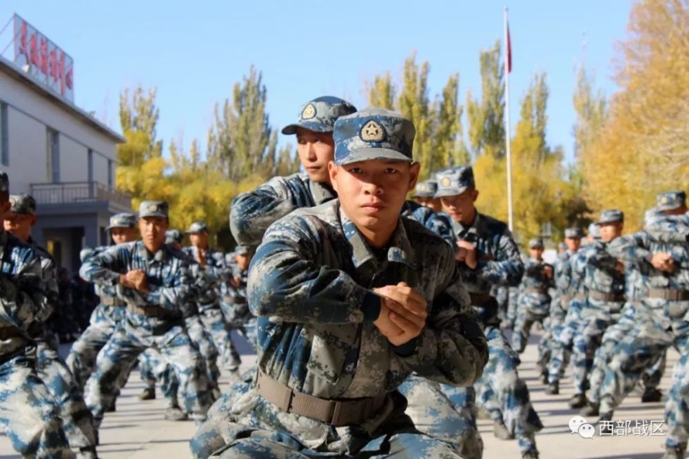 天山以北,他们因蓝迷彩集结——西部战区空军3名少数民族新兵的故事