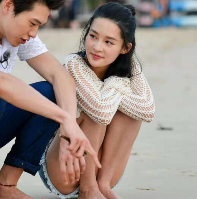 李沁超短裤照流出,露出的部位让人害羞,网友:大勋没反应?