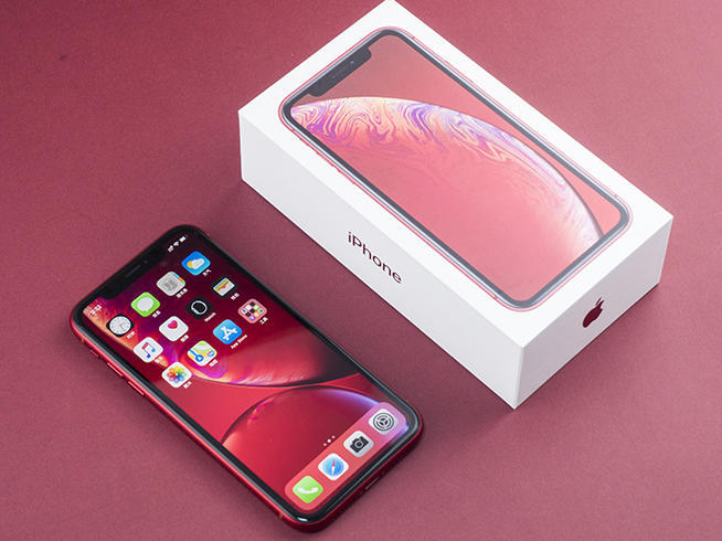 苹果iPhone XR开箱:这一抹红色最独特