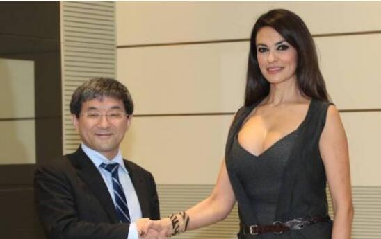 意首家中资球队破产 妖艳女星曾站台