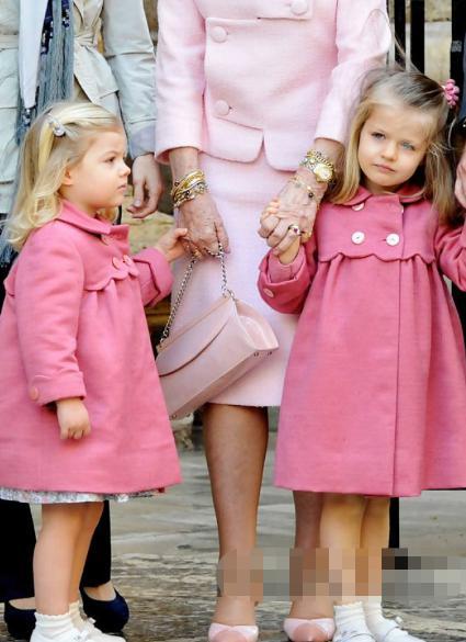 都认为爸爸宠西班牙公主,看了爷爷就知道了,索