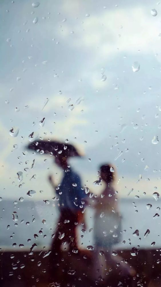快看,我的屏幕进水了!抖音火火火的雨点壁纸