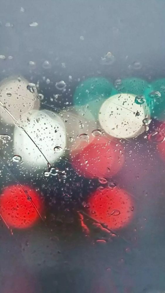 快看,我的屏幕进水了!抖音火火火的雨点壁纸