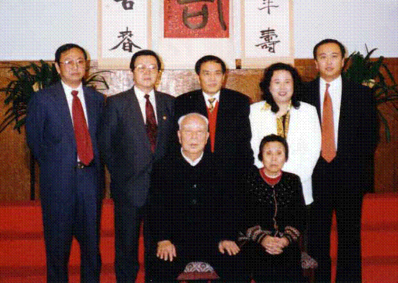 万里:享年99岁,后代子女现在怎么样了?