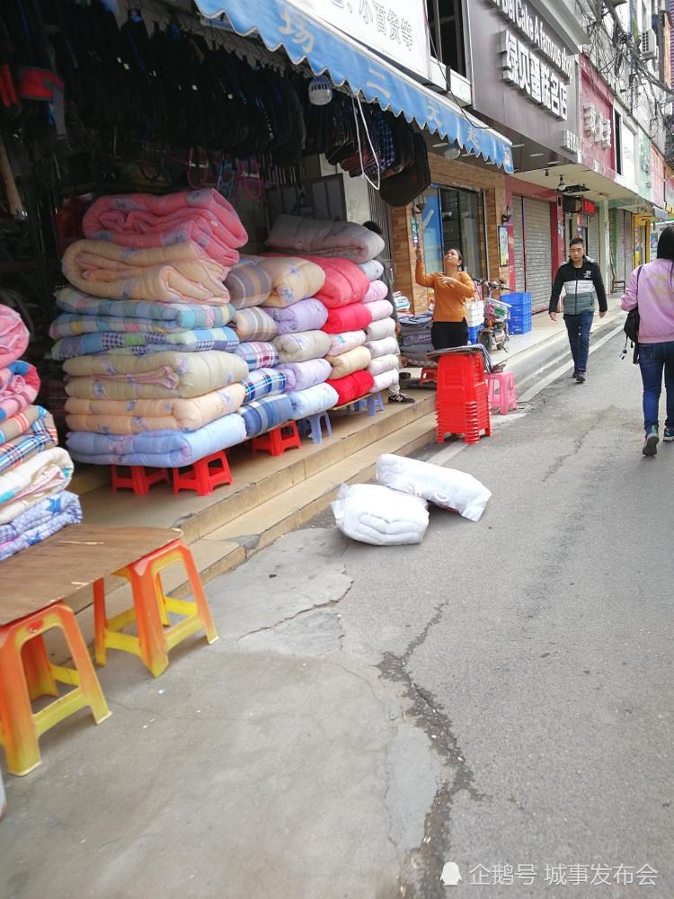 走进广州黄埔榕村,这是无数打工者的第二个老家,随处可见出租房