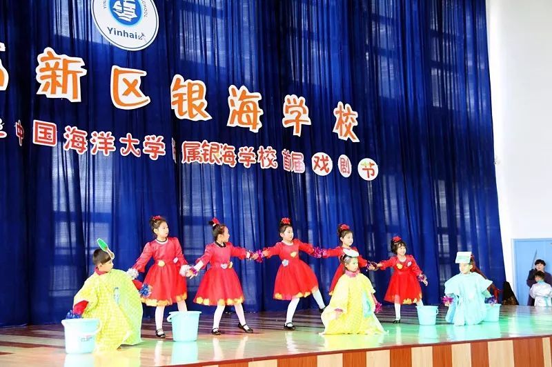 青岛银海学校小学部2019年预报名在11月已经报满,明年普通班的学费