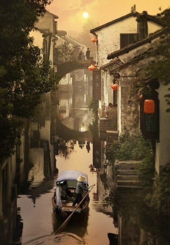 意境壁纸:"江南水乡,烟雨迷离,屋后桑梓,一如寻找当初