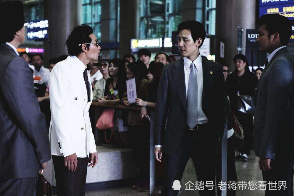 欢迎来到老蒋带您看电影,今天为大家介绍一部韩国的电影《新世界》