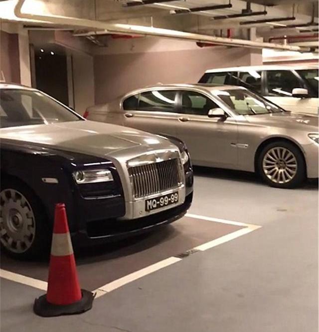 澳门偶遇9999车牌劳斯莱斯,看到对面车时,没想到车牌也不差