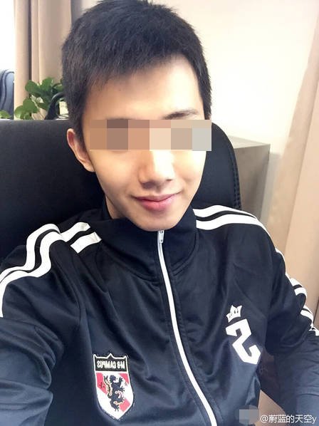 四川网红民警被曝与多名女生交往