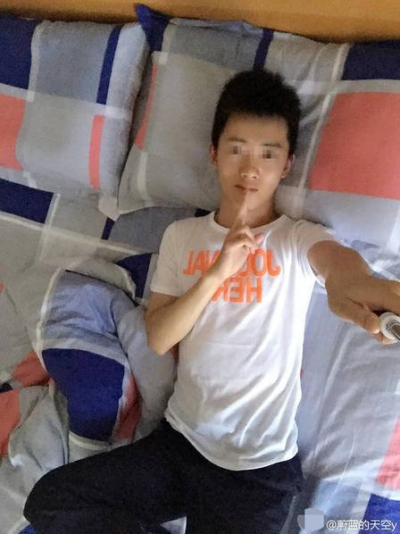 四川网红民警被曝与多名女生交往