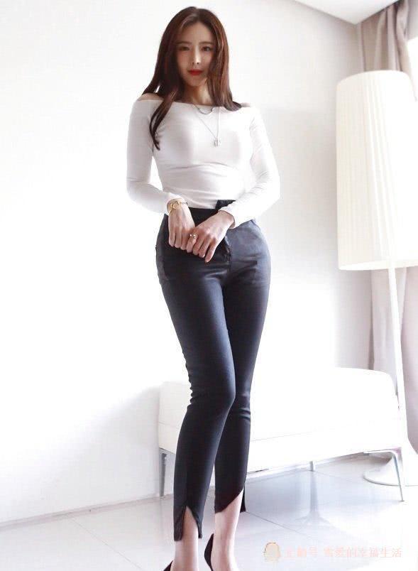 身材诱人的紧身裤翘臀美女,紧翘曲线性感迷人!