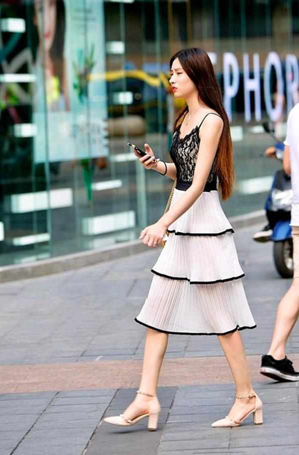 性感明星美女街拍:时尚街拍,美女小姐姐,你的样子好认真!