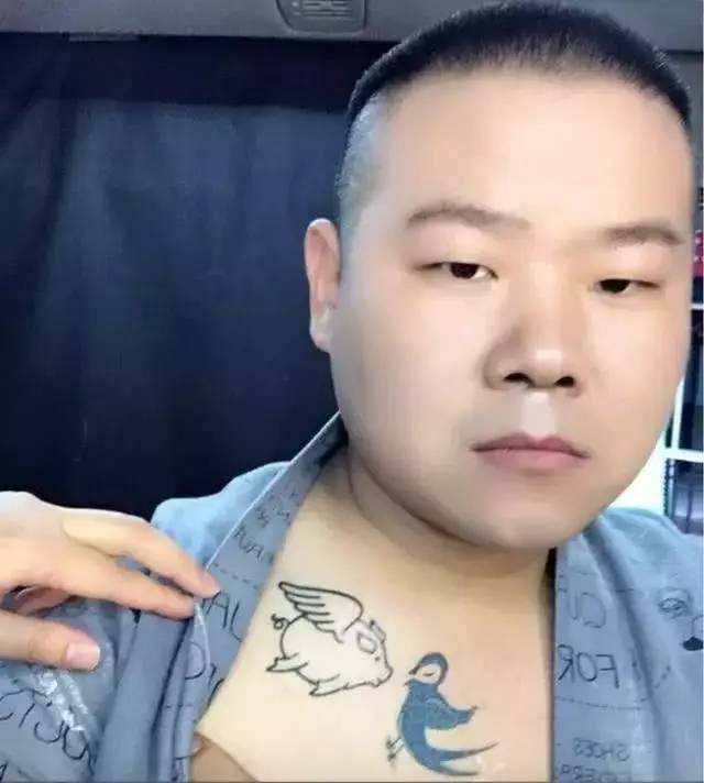搞笑纹身:邓超的喜洋洋,包贝尔的kt猫,却都输给了他的