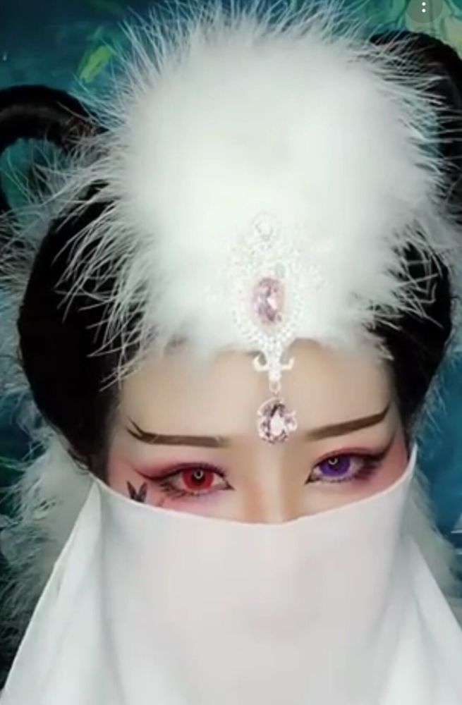 女子把自己装扮成千年白狐,揭开面纱那一刻网友直呼被