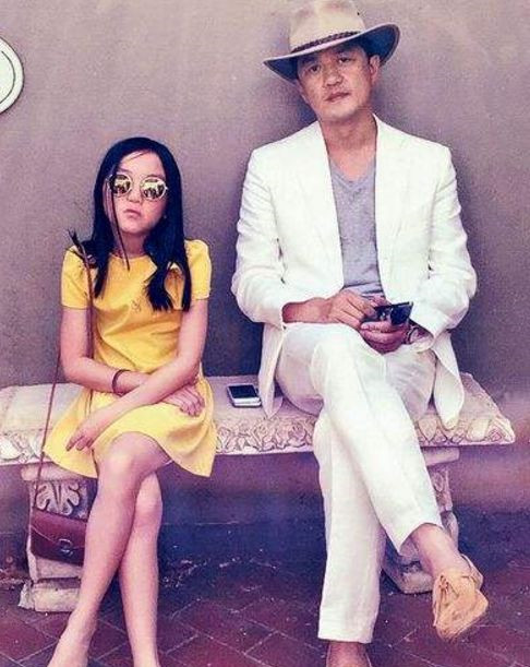王菲女儿李嫣近照,兔唇消失整容成功,网友越来越像王菲了!