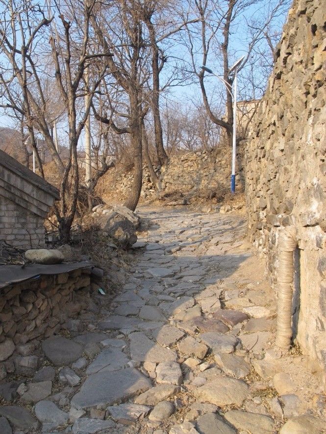 造访这个京郊古村落,找寻京西古道的秘境,去触摸空中栈道的蹄窝!