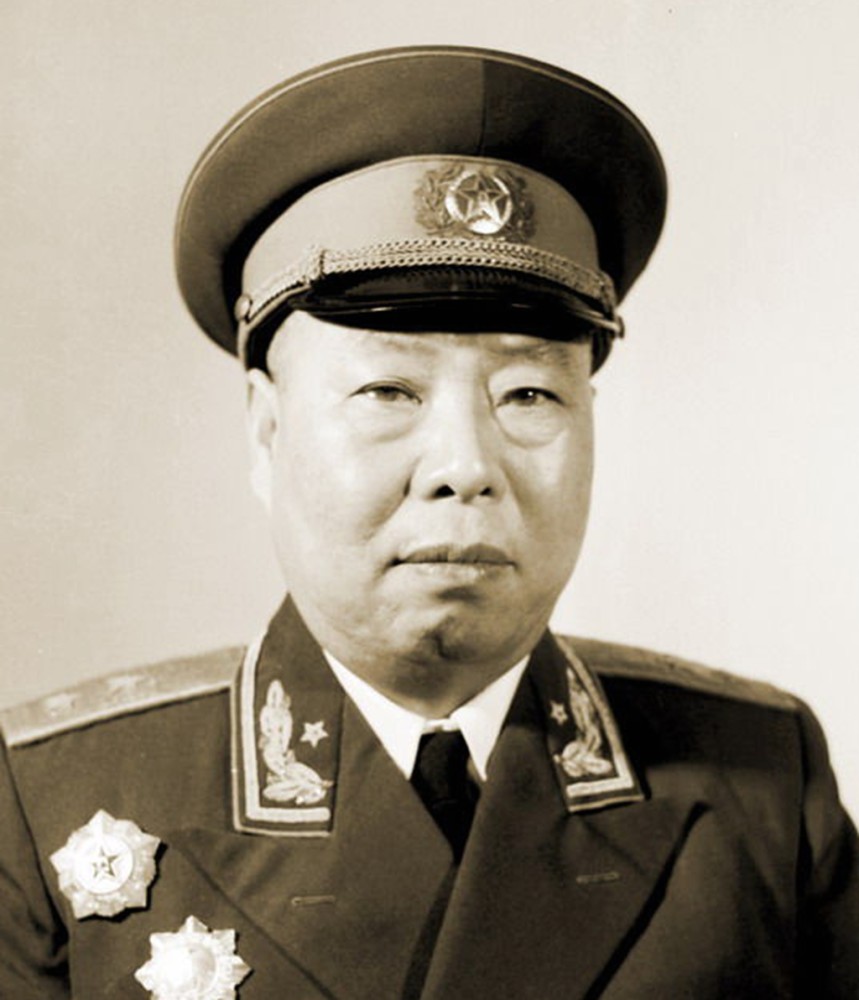 1955年授衔,最有争议的中将,曾与徐向前元帅同级!