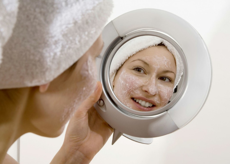 冬天每天敷面膜真的ok吗?清洁类面膜要适中,有