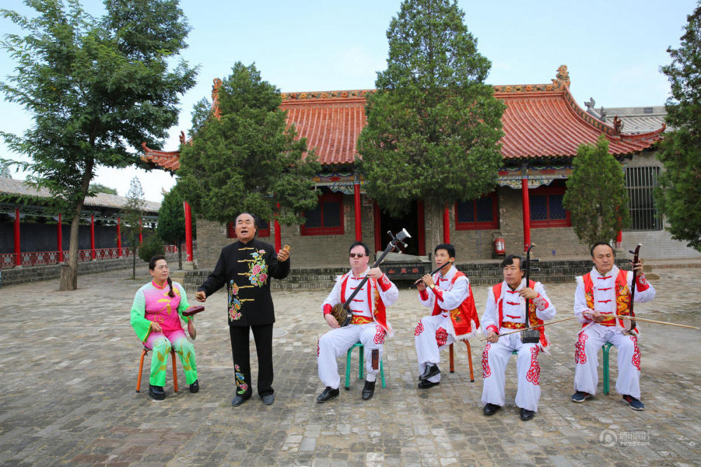 陕北老艺人说书30多年 年收入60万