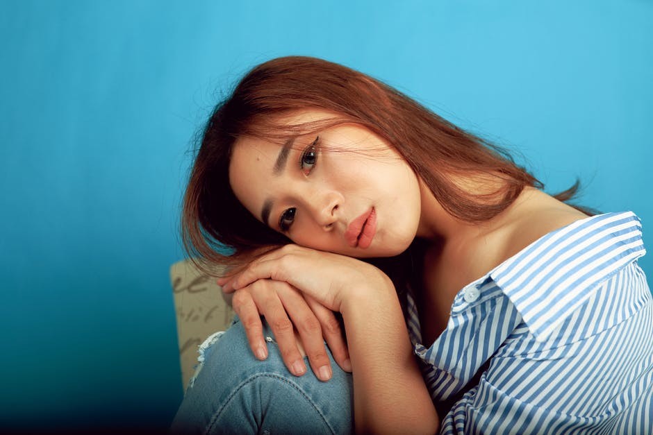 有的男人对女人的态度充满暧昧,他总是对女人忽冷忽热,忽远忽近,这样