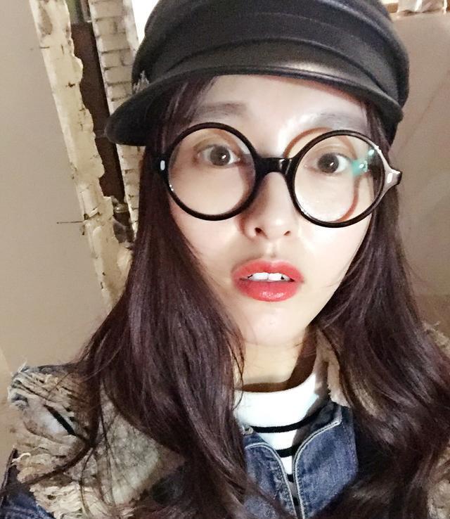 女明星戴眼镜,刘亦菲乖巧,热巴女神,秦岚精致,杨超越似洋娃娃