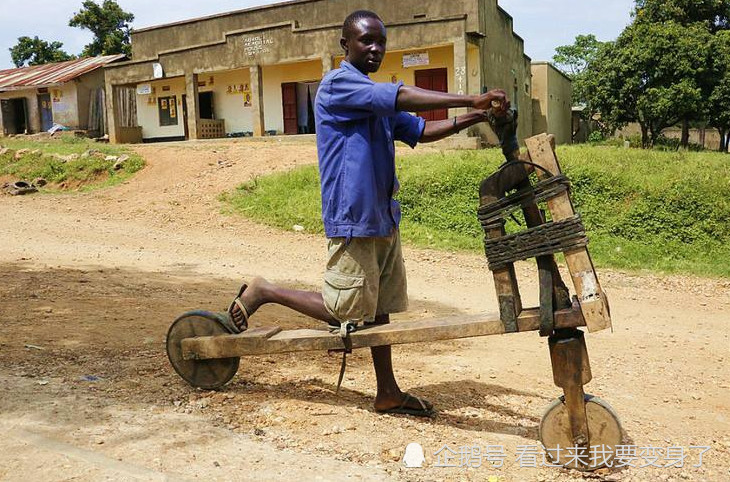 非洲有钱人买中国二手自行车,穷人木头自制自行车,很耐用!
