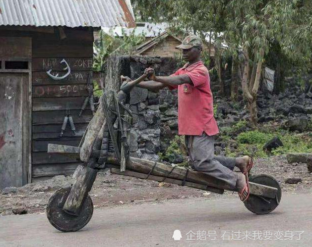 非洲有钱人买中国二手自行车,穷人木头自制自行车,很耐用!