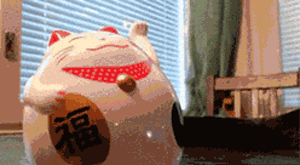 搞笑gif:身材好的妹子就是不一般啊,越是挎包越显得大