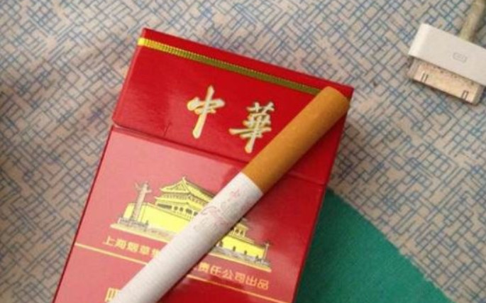 商店老板说出了实情,软包中华烟能赚多少钱怪不得卖这么贵